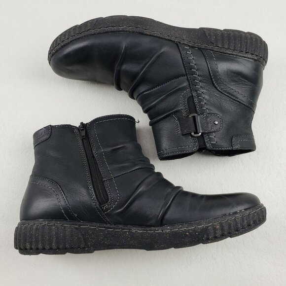 Clarks Caroline Orchid Ruched Ankle Boot Womens 9 Wide Black Leather Side Zip - Picture 8 of 12